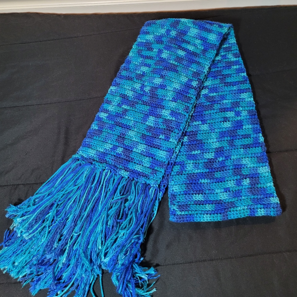 Handnitted scarf